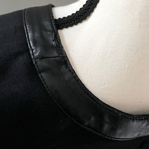 Banana Republic Black Viscose/Nylon/Spandex Blend Top. Size Small. - Picture 5 of 8